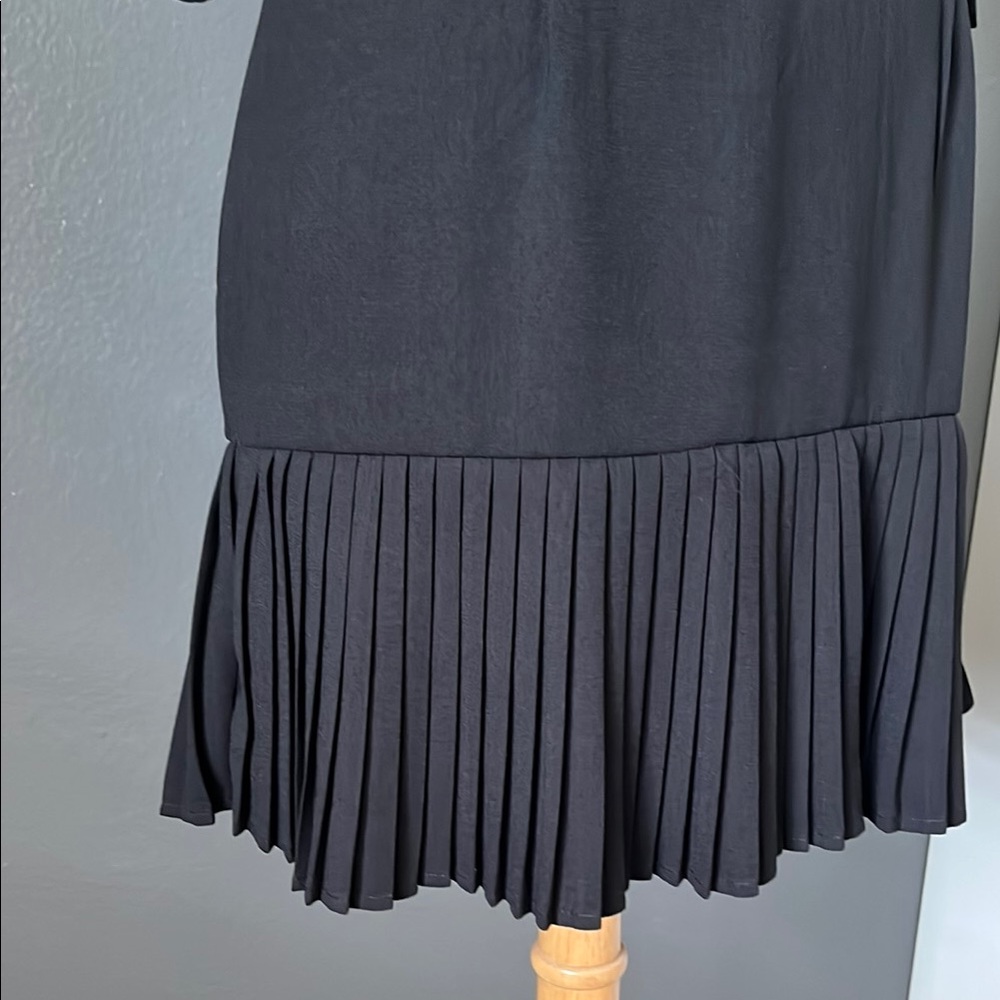 PrettyLittleThing Black Sheath Dress with 3/4 Sleeves and Mock Neck - Picture 8 of 12